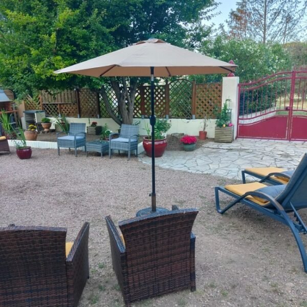 Jardin avec area relax chez Le Diodon De Sagone à Vico dans la Corse-du-Sud en Corse