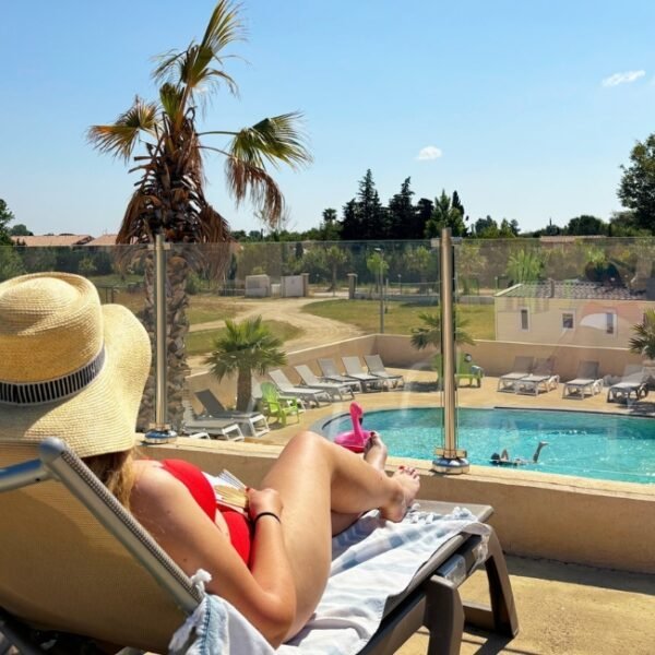 Solarium au Camping le Domaine du Golfe de Saint Tropez à Grimaud dans le Var en Provence-Alpes-Côte d'Azur