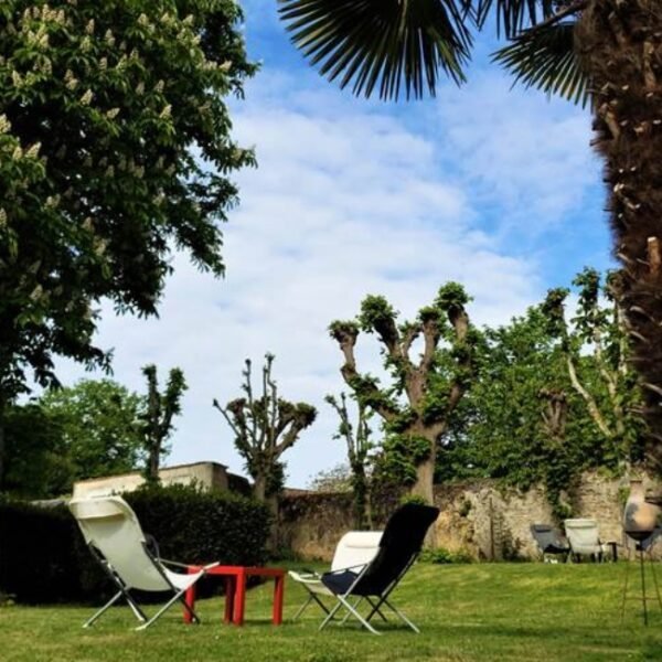 Jardin et zone relax au Gîtes de la Maison Aubelle à Montreuil-Bellay dans la Maine-et-Loire en Pays de la Loire