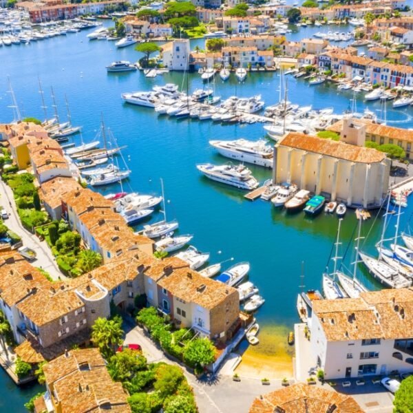 Port du Grimaud Camping le Domaine du Golfe de Saint Tropez à Grimaud dans le Var en Provence-Alpes-Côte d'Azur