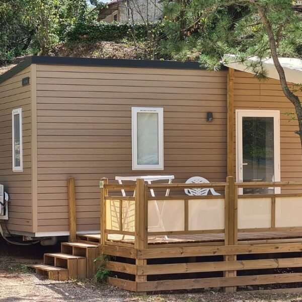 Mobil home au Camping Saint Clair à Moustiers-Sainte-Marie dans les Alpes-de-Haute-Provence en Provence-Alpes-Côte d'Azur