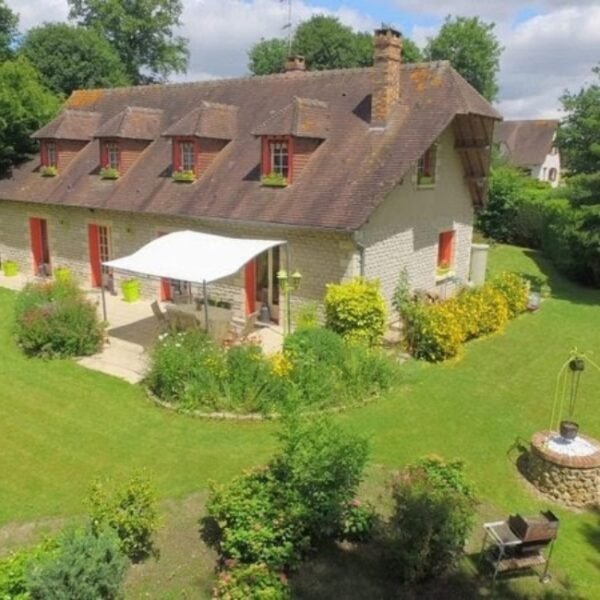 Vue extérieure de la Chambre d'Hôtes Les Bosquets à Caugé dans l'Eure en Normandie