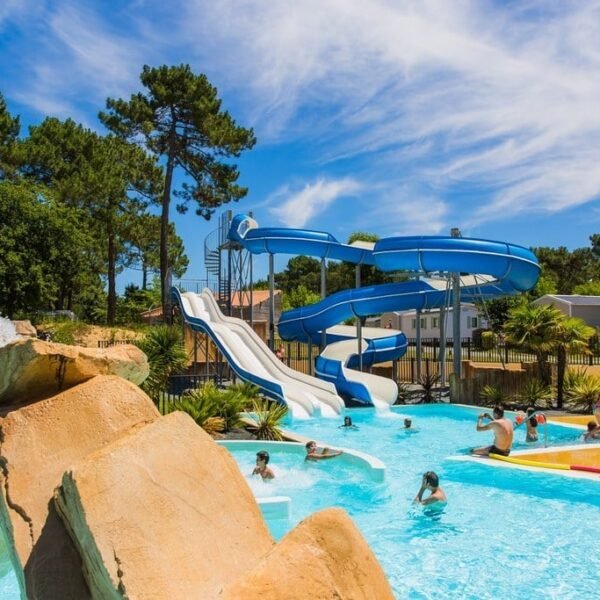 piscine du camping Palmyre Loisirs en Charente Maritime