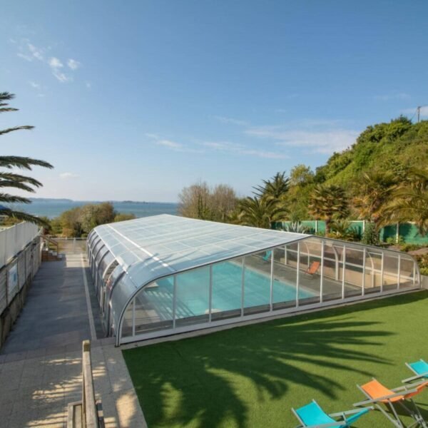 piscine vue mer au camping Cap de Bréhat dans les Cotes d'Armor