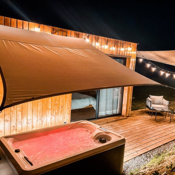 SPA privatif des Chalets d'Ekaya, Location vacances insolite près de Pau dans le Béarn aux pieds des Pyrénées