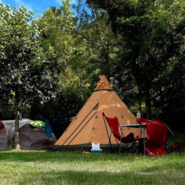 Tente insolite au Camping La Cascade dans les Cévennes à Meyrueis en Lozère