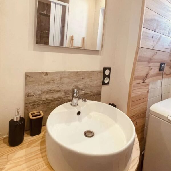 Salle de bain de la location saisonnière Le Payan à Gap