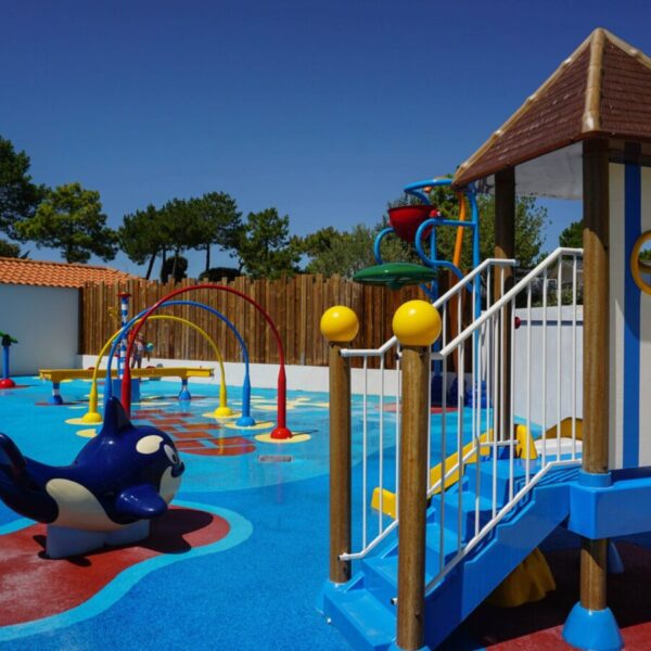 Espace aquatique au Camping Le Tropicana à Saint-Jean-de-Monts dans la Vendée en région Pays de la Loire