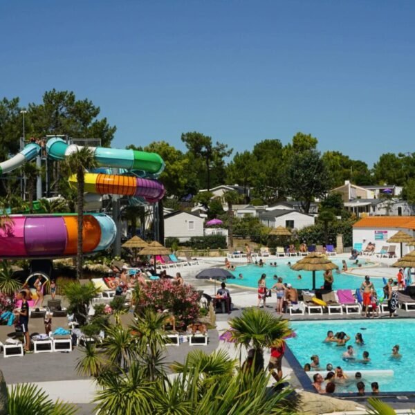 Vue aérienne du Camping Le Tropicana à Saint-Jean-de-Monts dans la Vendée en région Pays de la Loire