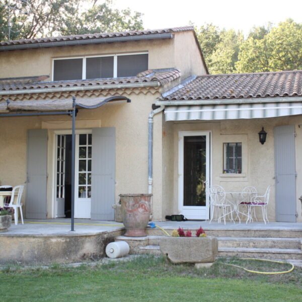 Gite l'Oliveraie Noves près d'Avignon en Provence dans le Sud de la France
