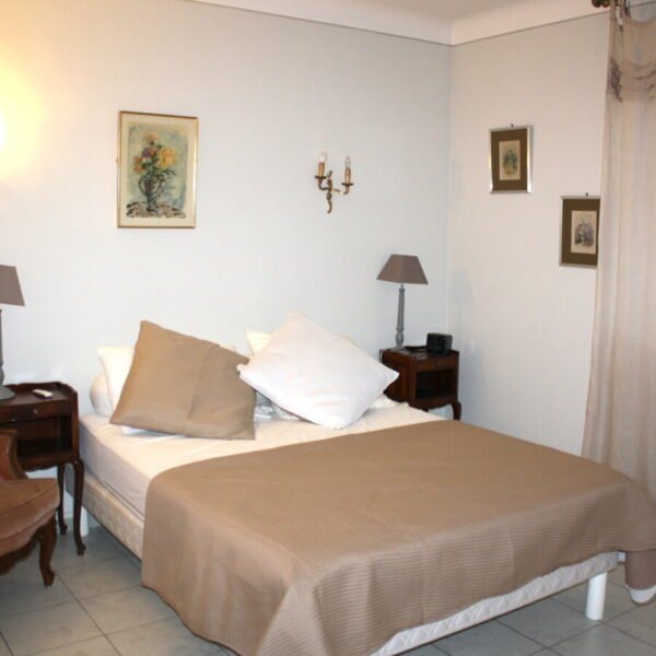 Chambre double du Gite l'Oliveraie Noves près d'Avignon en Provence dans le Sud de la France