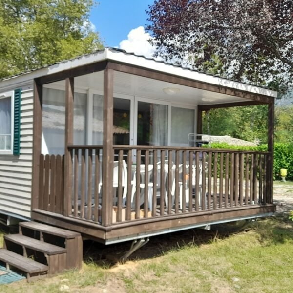 Mobil home au Camping la Célestine à Beynes dans les Alpes-de-Haute-Provence en Provence-Alpes-Côte d'Azur