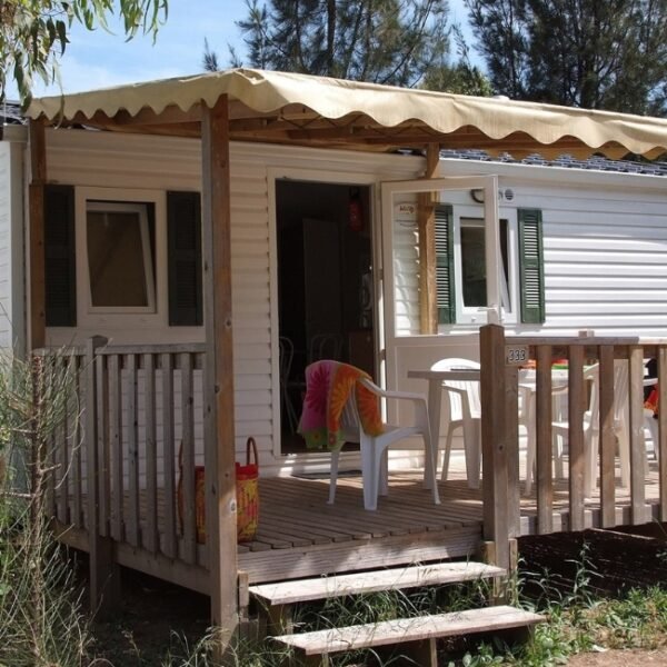 Mobil home au Camping la Célestine à Beynes dans les Alpes-de-Haute-Provence en Provence-Alpes-Côte d'Azur
