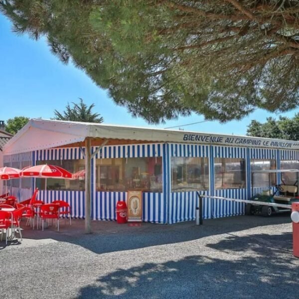 Bar et restaurant au Camping le Pavillon à Les Achards en Vendée dans le Pays de la Loire