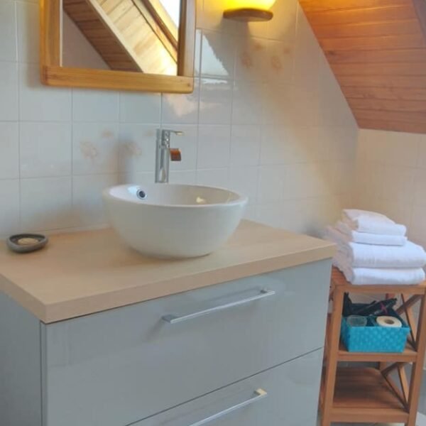 Salle de bain chez Le Domaine de Lesvaniel à Landudec dans le Finistère en Bretagne