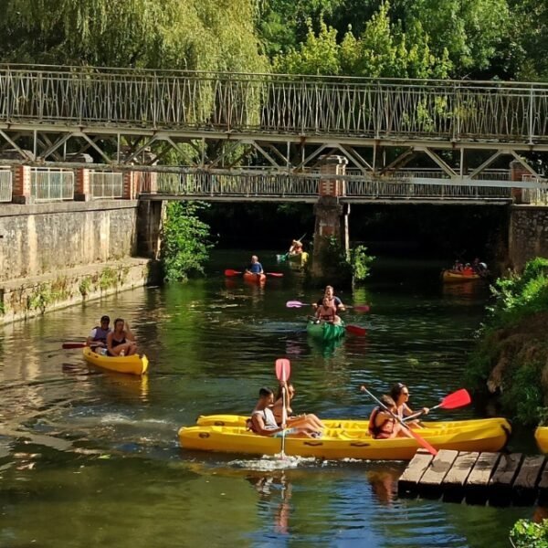 Group chez Duellas Canoe à Saint-Martial-d'Artenset en Dordogne en Nouvelle-Aquitaine