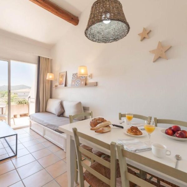 Salle à manger au Village Pont Royal en Provence à Mallemort en Bouches-du-Rhône en Provence-Alpes-Côte d'Azur