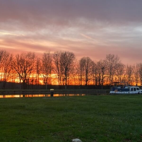 Jardin à La Maison du Canal à Clamerey en Côte-d'Or en Bourgogne-Franche-Comté