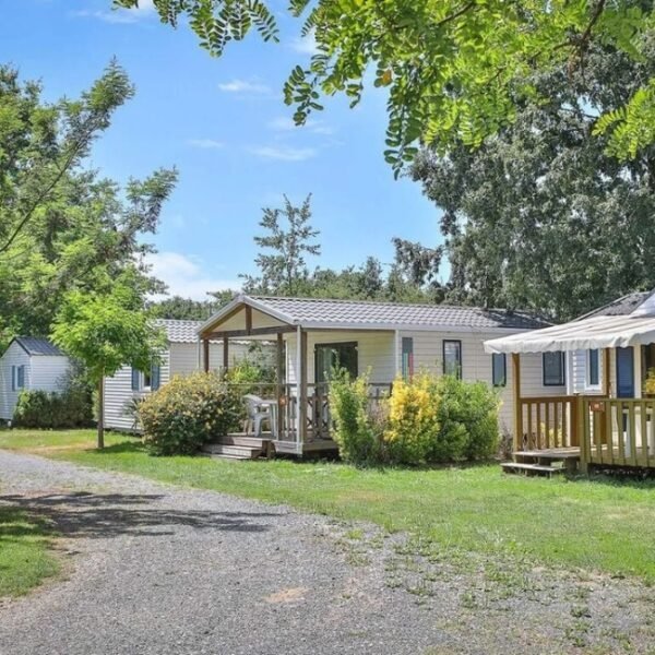 Chalets au Camping le Pavillon à Les Achards en Vendée dans le Pays de la Loire