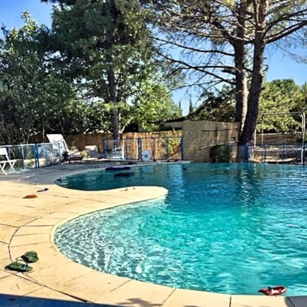 Piscine privée de la Villa des Hirondelles près du Pic Saint Loup dans l'Hérault dans le Sud de France