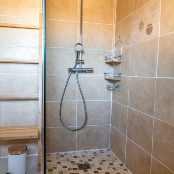 Douche à La Villa des Hirondelles à Valflaunès dans l’Hérault en Occitanie