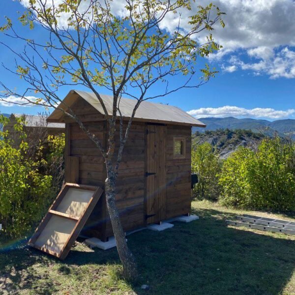 hebergement insolite au Camping les hauts de Rosans à Rosans dans les Hautes-Alpes en Provence-Alpes-Côte d'Azur