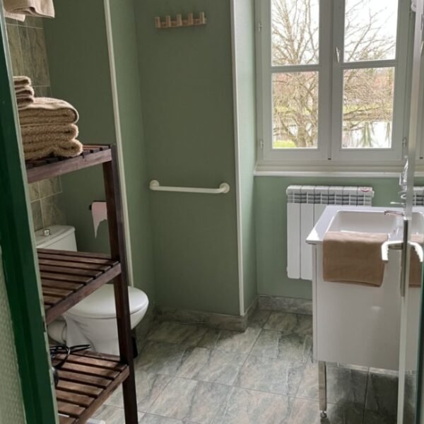 Salle de bain à La Maison du Canal à Clamerey en Côte-d'Or en Bourgogne-Franche-Comté