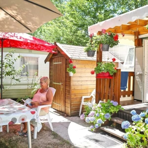 Terrasse au Camping le Pavillon à Les Achards en Vendée dans le Pays de la Loire
