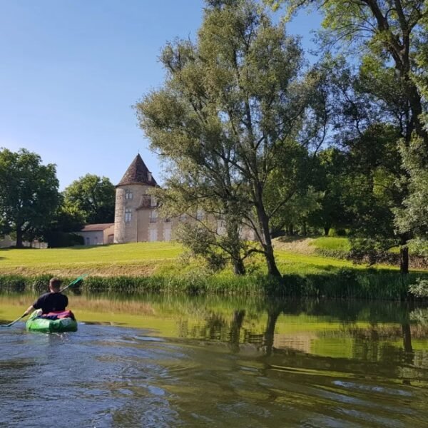 Châteaux chez Canoë Ribérac à Villetoureix en Dordogne en Nouvelle-Aquitaine