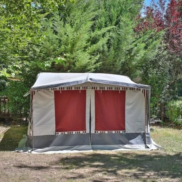Tente au Camping le Pavillon à Les Achards en Vendée dans le Pays de la Loire