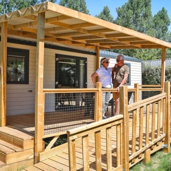 Terrasse chalet au Camping le Pavillon à Les Achards en Vendée dans le Pays de la Loire