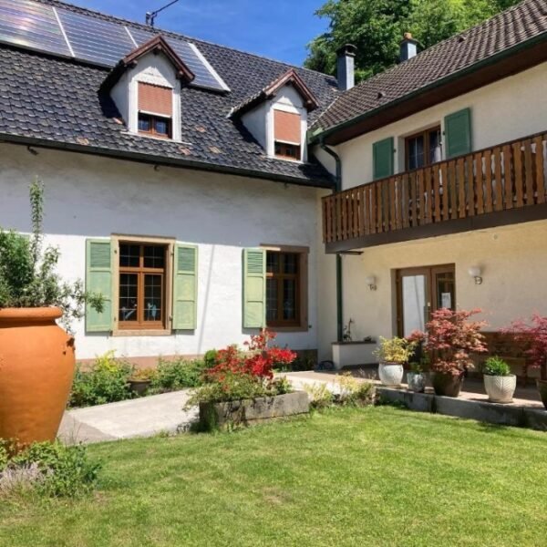 Jardin clos à l’Auberge de France à Kruth en Haut-Rhin dans le Grand Est