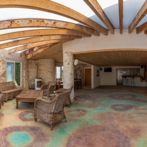 Intérieur à Le Nid de l'Étrier des Cabanelles à Valflaunès dans l’Hérault en Occitanie