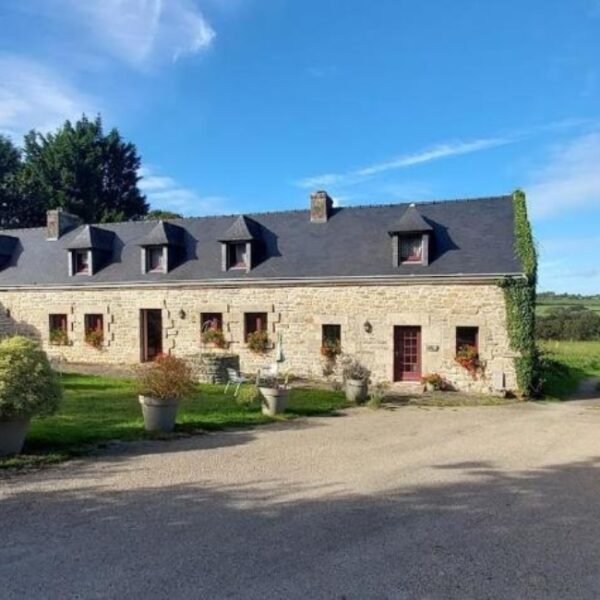 Vue extérieure de Le Domaine de Lesvaniel à Landudec dans le Finistère en Bretagne