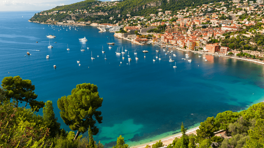 Une vue sur la Côte-d'Azur.