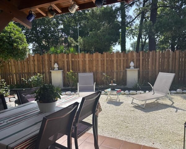 terrasse et jardin à La Maison des Lacs à Biscarrosse dans le Landes en Nouvelle-Aquitaine