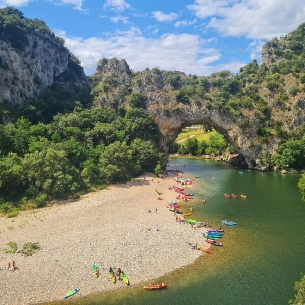 Gorges de l'Ardèche près du Camping Le Castelas en sud Ardèche proche de Pont Saint Esprit dans le Sud de la France