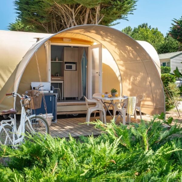 Tente au Camping la Plage à Saint-Clément-des-Baleines en Charente-Maritime en Nouvelle-Aquitaine