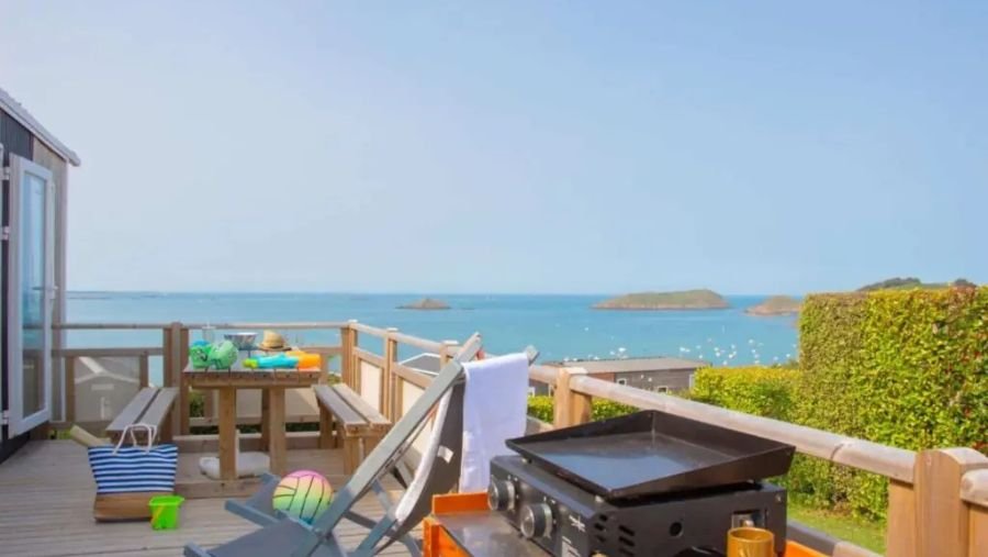 Vacances sur la Côte Ouest avec un chien : les campings Eden Villages vous accueillent