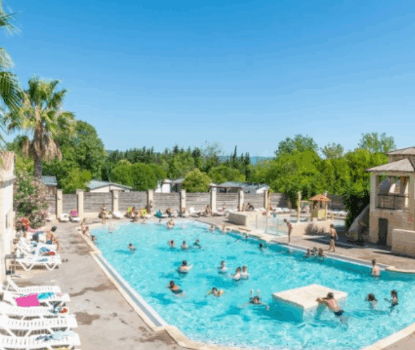 Une vue sur le camping La prairie en Provence-Alpes-Côte d'Azur