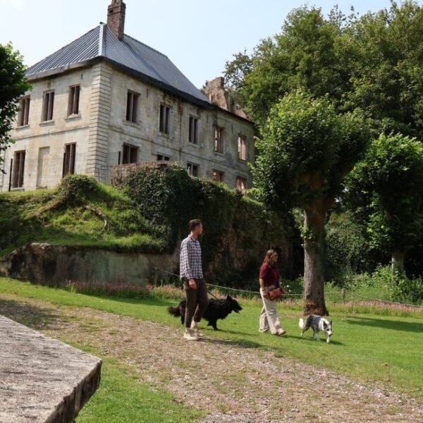 Chiens acceptés à la Citadelle de Doullens près d'Amiens dans la Somme dans les Hauts-de-France