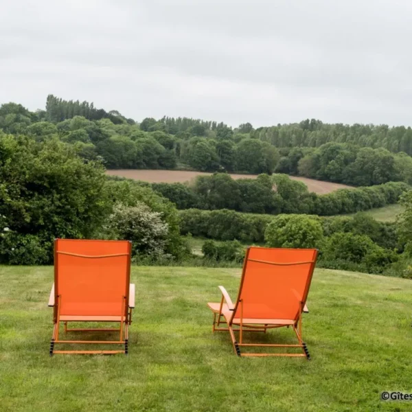 Jardin avec vue sur la campagne au Gîte Ty Bras en Bretagne dans le Finistère proche des plages