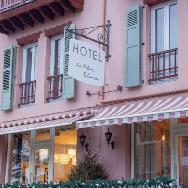 Façade de l'Hôtel La Féline Blanche à Saint Gervais les Bains en Haute Savoie dans les Alpes en France