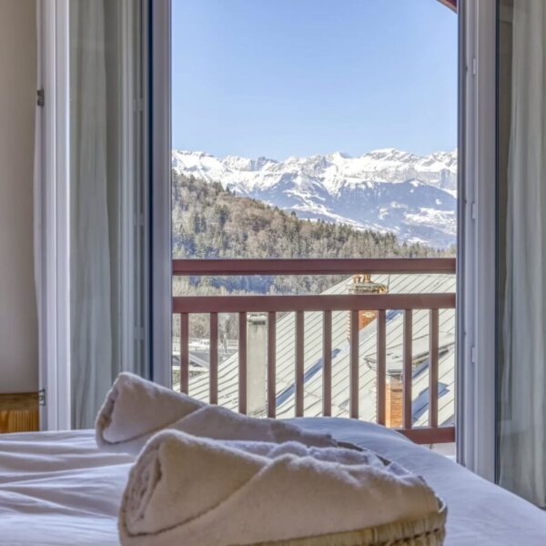 Chambre avec vue sur les montagnes de l'Hôtel La Féline Blanche à Saint Gervais les Bains en Haute Savoie dans les Alpes en France