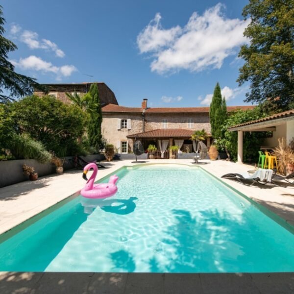 Piscine chez Domaine ForRest à Lay dans la Loire en Auvergne-Rhône-Alpes