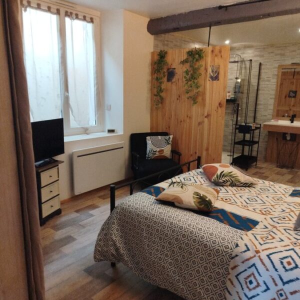 Chambre double et confortable au Gîte Entre Terre et Mer dans les Landes près du Pays Basque à Oeyregave