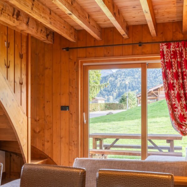 intérieur d'un chalet de l'établissement AEC village Vacances Forgeassoud