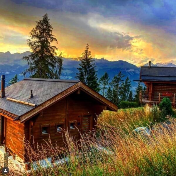 Les Mazots de la Source, Chalets Insolites dans les Alpes Suisses (Valais)