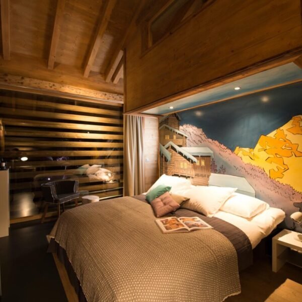 Chambre double luxueuse et romantique dans Les Mazots de la Source, Chalets Insolites dans les Alpes Suisses (Valais)