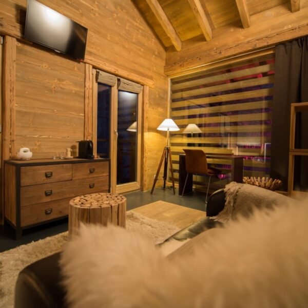 Intérieur cosy et haut de gamme chez les Mazots de la Source, Chalets Insolites dans les Alpes Suisses (Valais)